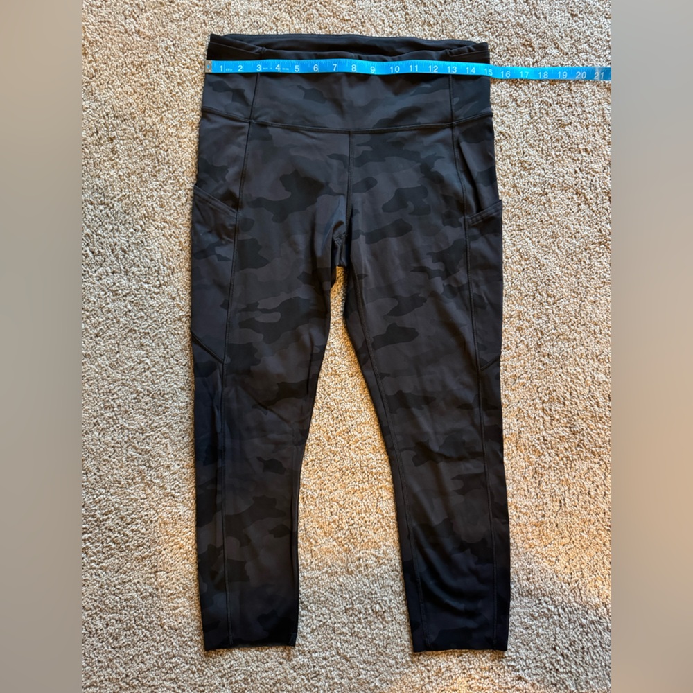 Lululemon Black and Gray Camo Cropped Leggings Size 10
